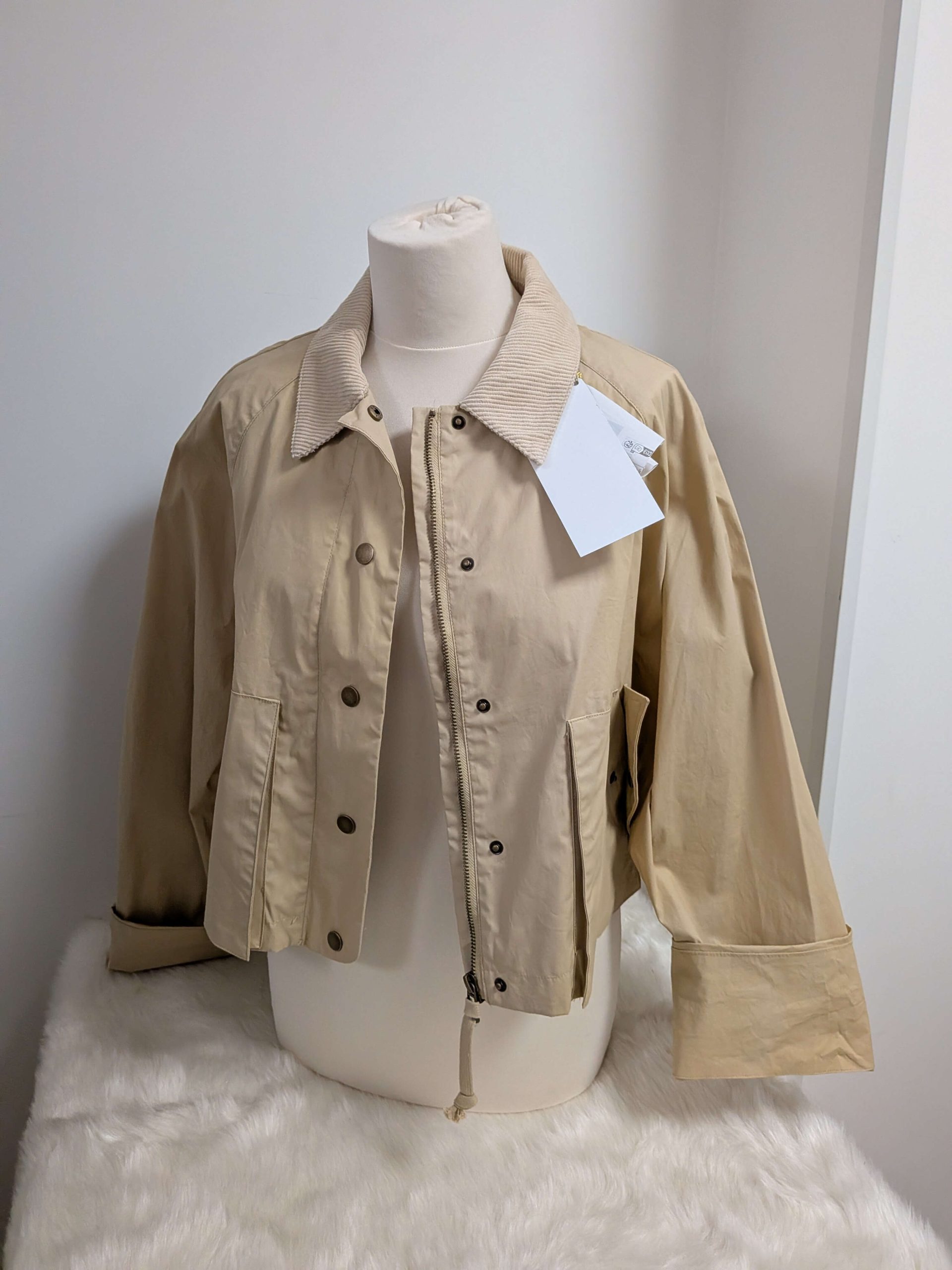 Veste manches longues beige conçue par FAIRE