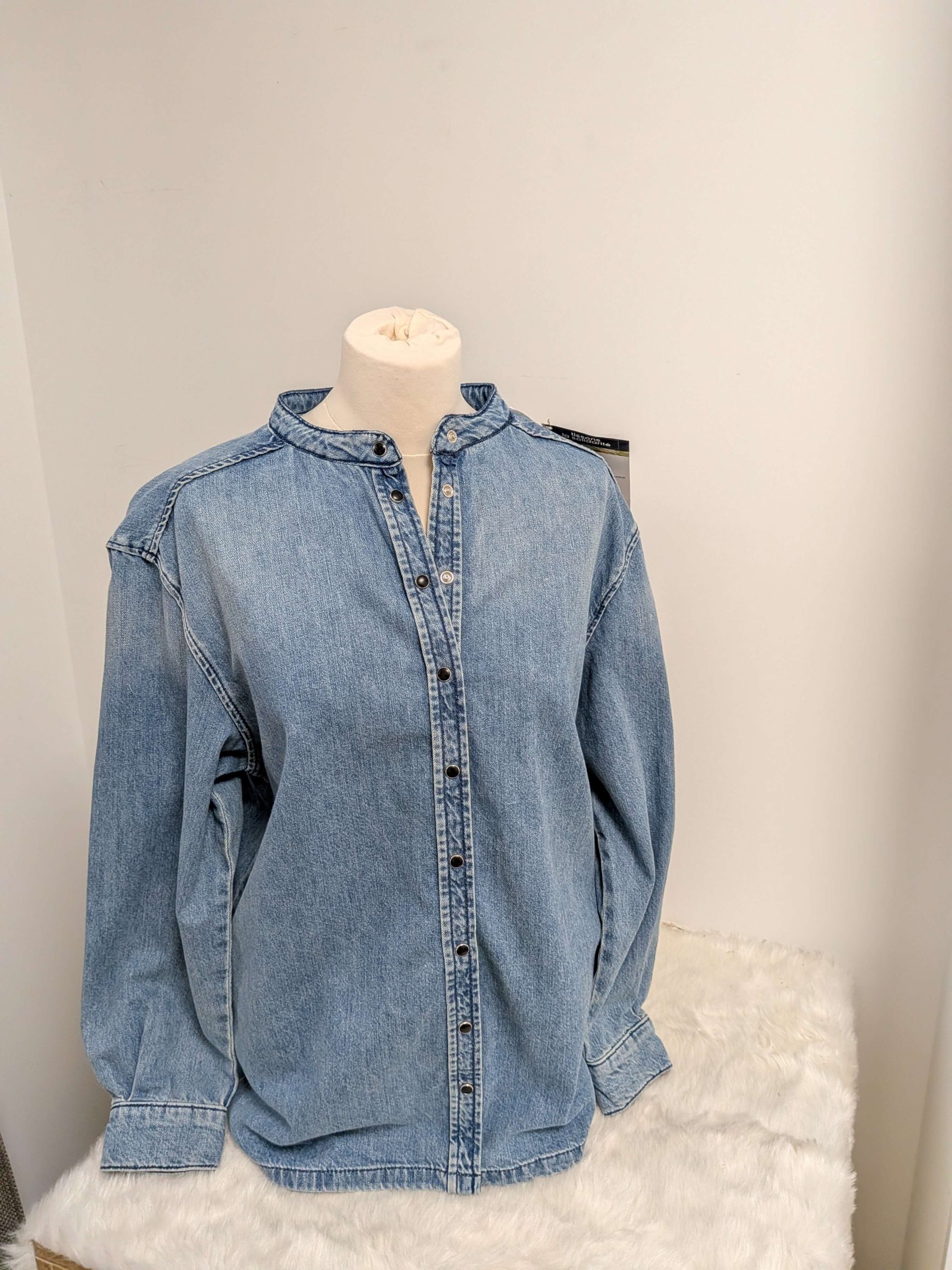 Veste en jean femme conçue par FAIRE